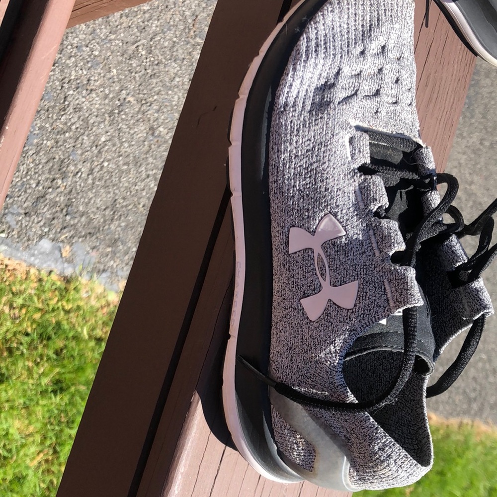 Woman’s Gray Underarmour sneakers
